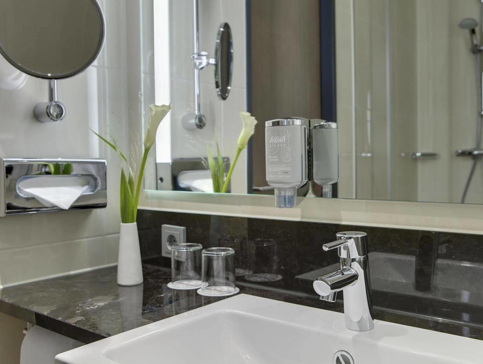 Intercityhotel Hauptbahnhof 4* Berlim